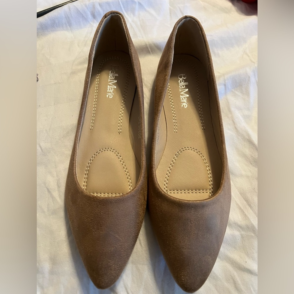 Bella Marie tan flats size 6